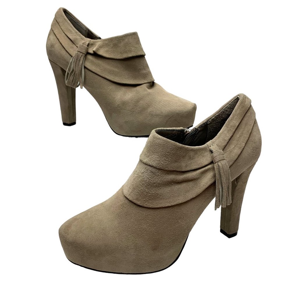 Me Too Lasky Taupe Suede Almond Toe Tassel Zip‎ Booties